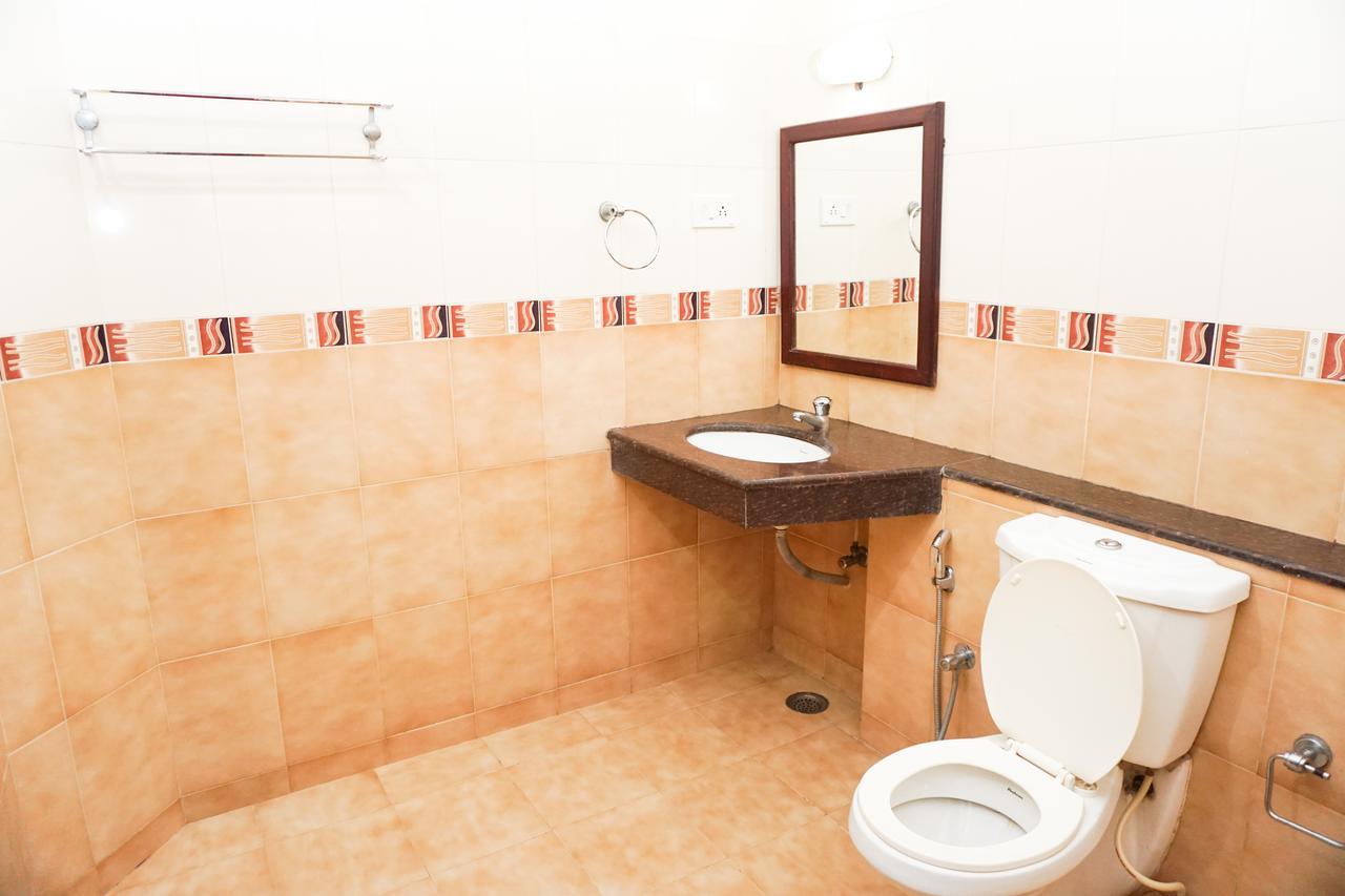 Hotel Keerthi à Thiruvananthapuram Extérieur photo