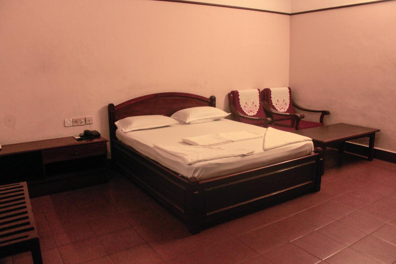 Hotel Keerthi à Thiruvananthapuram Extérieur photo