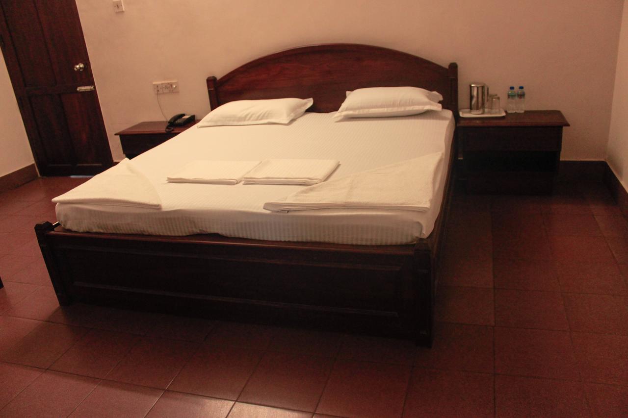 Hotel Keerthi à Thiruvananthapuram Extérieur photo