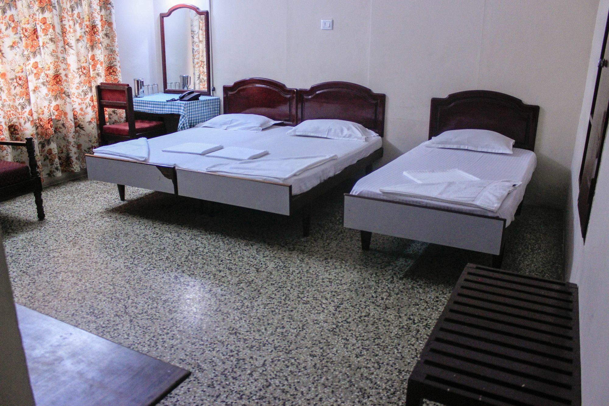 Hotel Keerthi à Thiruvananthapuram Extérieur photo